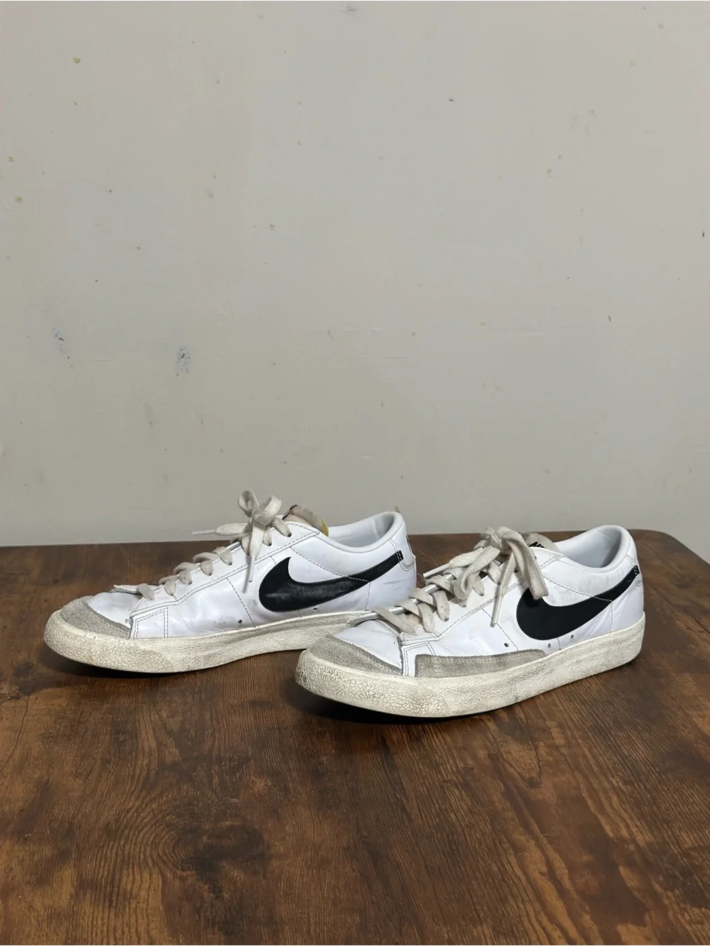 Nike Men’s White & Black Low-Top Sneakers